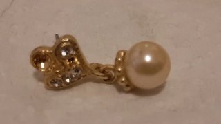 Orecchini vintage di perle artificiali con strass