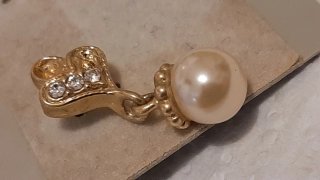 Orecchini vintage di perle artificiali con strass