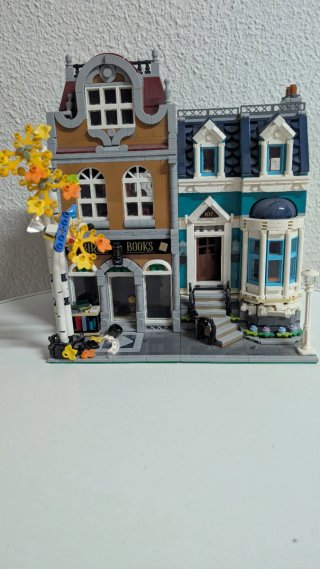 LEGO Creator 10270 Bookshop