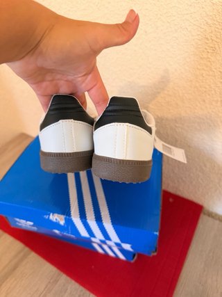 Zapatillas Adidas Mujer Blancas y Negras