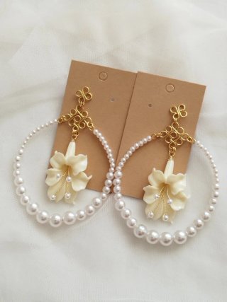 Pendientes flamenca alambre, perlas y flor resina