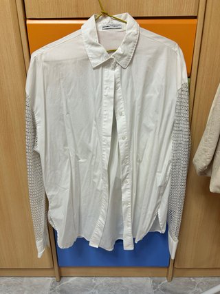 Camisa blanca con brillos