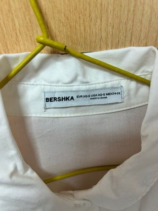 Camisa blanca con brillos