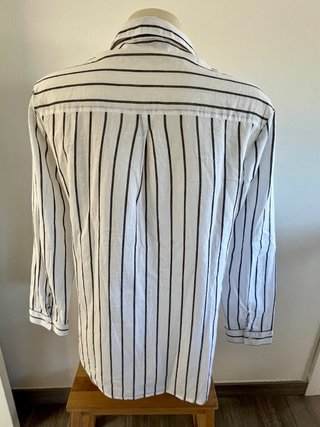 Camisa de rayas blancas y negras