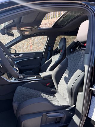 Audi RS6  performance 2025