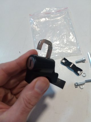 Serratura antifurto per casco bici