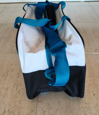 Bolsa Deporte Oficial Real Madrid Blanca y Azul