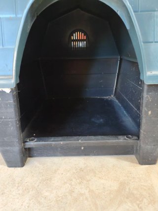 Casita para perro gris