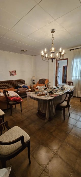 Casa tradicional de dos plantas.
