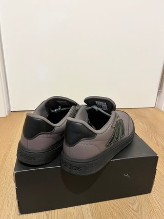 Zapatillas Adidas Grises y Negras