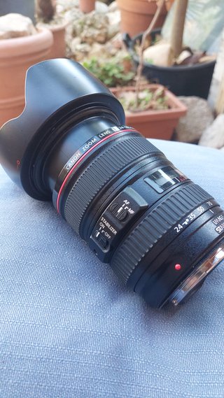 Cámara Canon con ópticas y accesorios