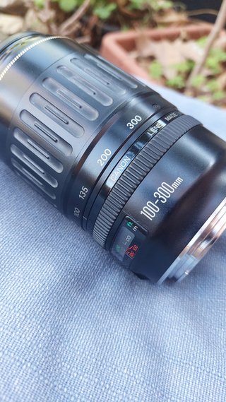 Cámara Canon con ópticas y accesorios