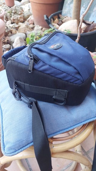 Cámara Canon con ópticas y accesorios