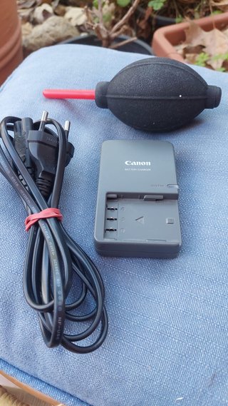 Cámara Canon con ópticas y accesorios