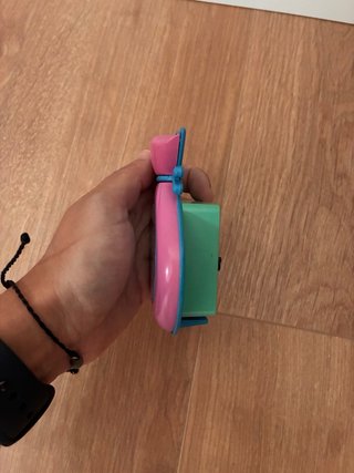 Reloj despertador rosa con forma de bolsa