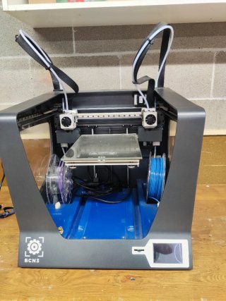 Impresora 3D BCN3D Negra y Azul..