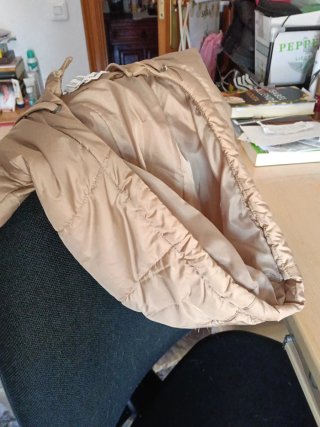 Chaqueta acolchada sin mangas con capucha