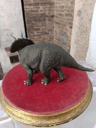 Figura Dinosaurio Triceratops Colección Papo