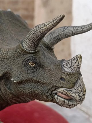 Figura Dinosaurio Triceratops Colección Papo