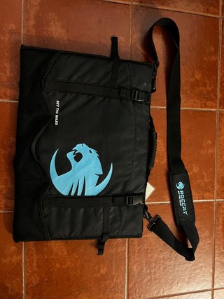 Funda ROCCAT Tusko Monitor 20-24''