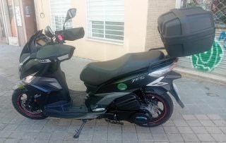 Moto Sym Scooter Negra 2022