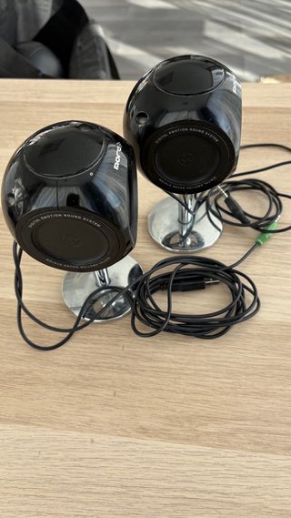 Altavoces Noru Negros y Plateados