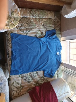 Camiseta azul básica