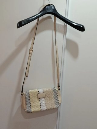 Bolso bandolera beige y multicolor