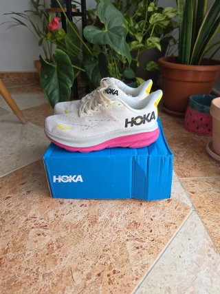Hoka Clifton 9 Beige/Rosa