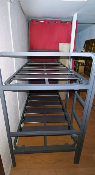 Litera triple metal negra con cama inferior