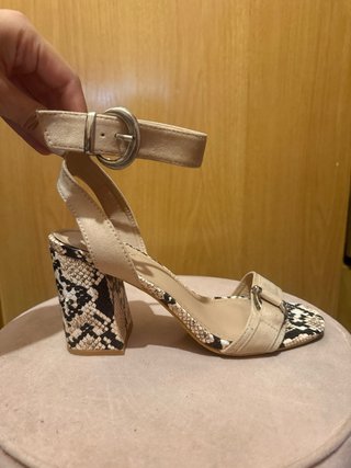 Sandalias Marquiiz tacón serpiente beige