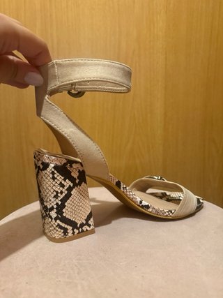 Sandalias Marquiiz tacón serpiente beige