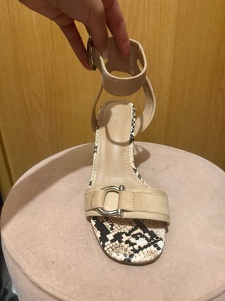 Sandalias Marquiiz tacón serpiente beige