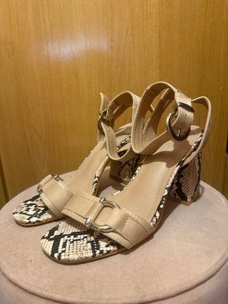 Sandalias Marquiiz tacón serpiente beige