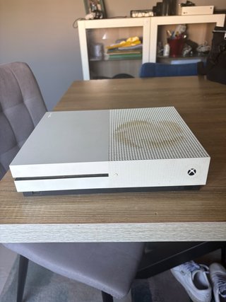 Xbox One S (Solo Consola)
