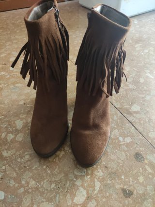 Botines Wonders Marrones con Flecos
