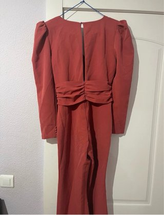 Mono campana rojo