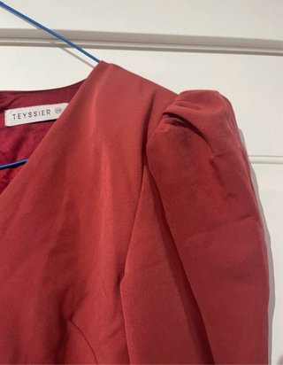 Mono campana rojo
