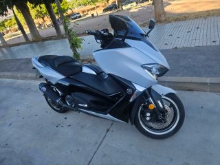 Yamaha TMAX DX 530 Maxi Scooter