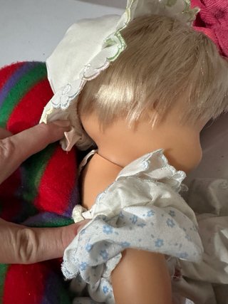 Muñeca Nenuco con vestido capota y trona