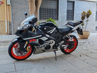 Suzuki GSXR K5 Negra, Roja y Plateada