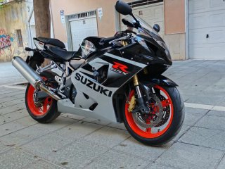 Suzuki GSXR K5 Negra, Roja y Plateada