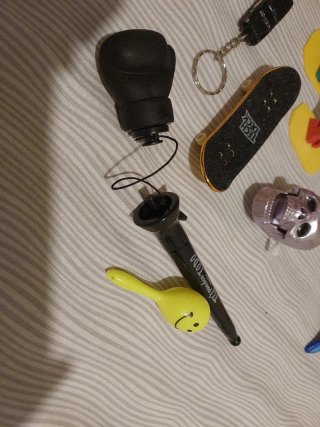 Lote Juguetes Varios: Coche, Patineta, Calavera