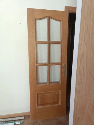 Puerta madera color roble