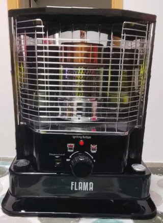 Estufa de parafina FLAMA negra y plateada