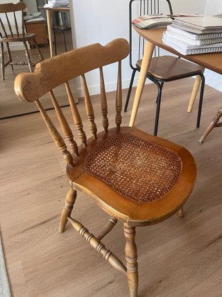 Silla de comedor de madera y ratán