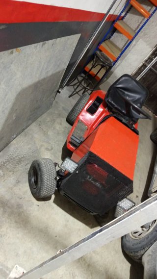 Tractor cortacésped con remolque