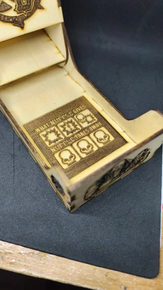 Torre de dados Blood Bowl madera grabada