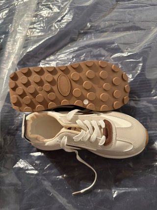 Zapatillas deportivas nuevas