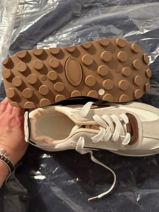 Zapatillas deportivas nuevas